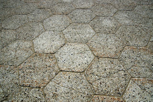 Pavers & Retaining Walls